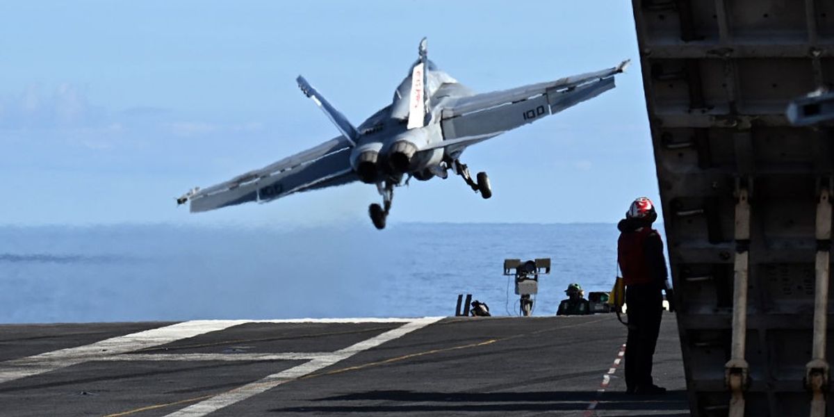 24 September 2025, Norway, Oslo: A fighter jet takes off from the aircraft carrier USS Gerald R. Ford.