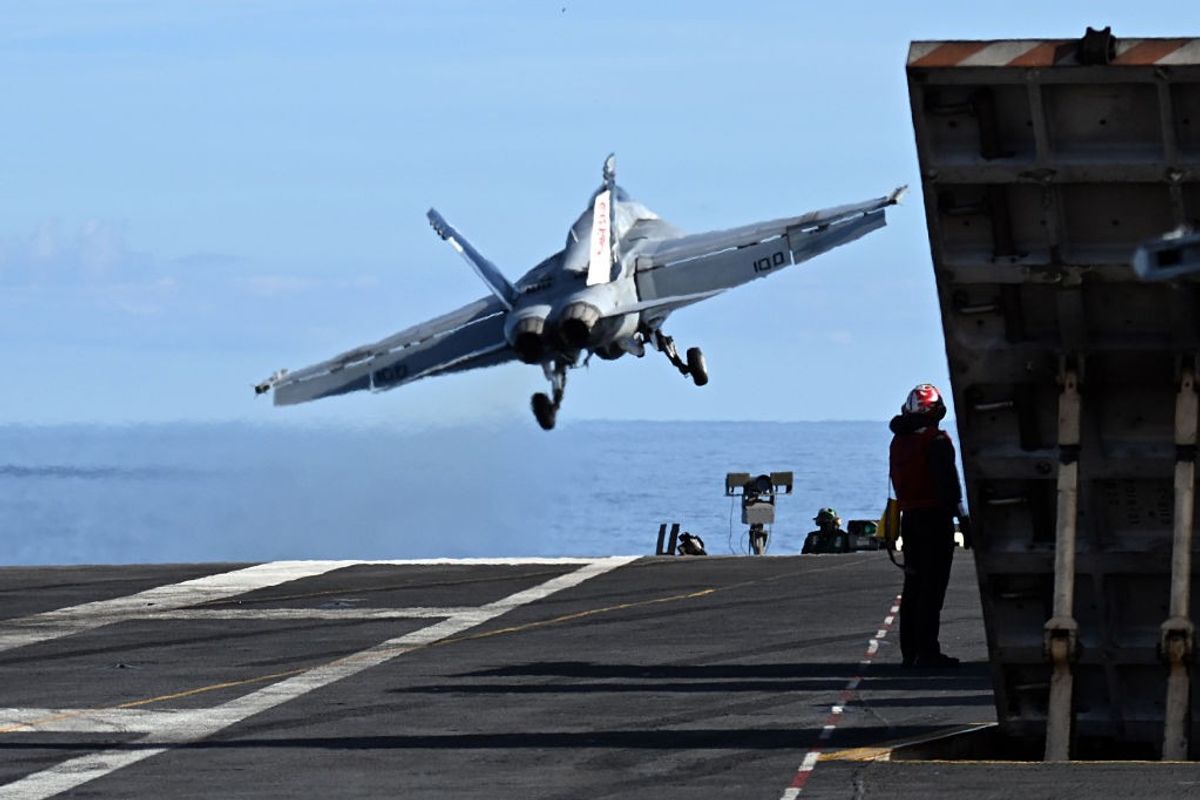 24 September 2025, Norway, Oslo: A fighter jet takes off from the aircraft carrier USS Gerald R. Ford.