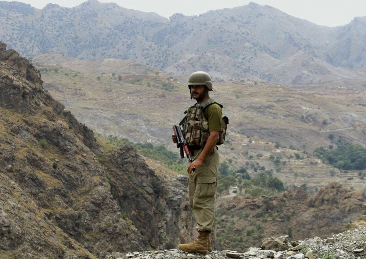 <p>A Pakistani army soldier in the tribal area of Khyber.</p>