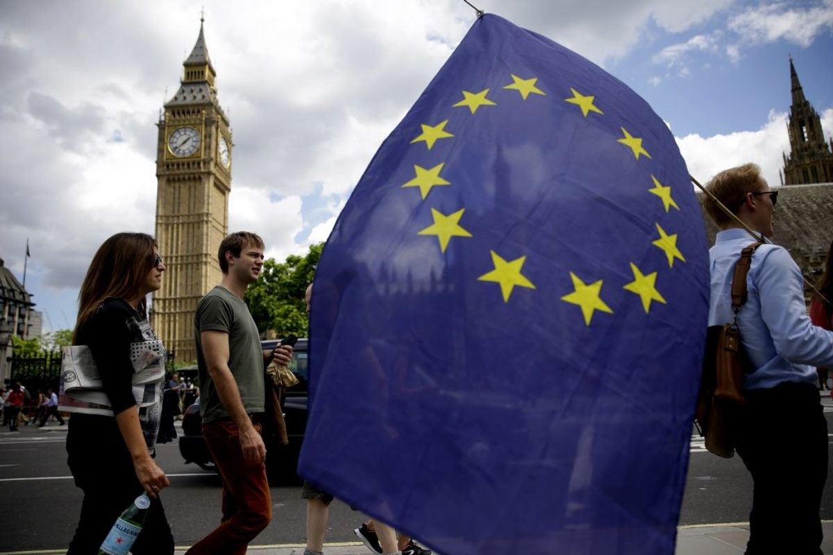 Cracks in the Union: Europe and the World in 2016