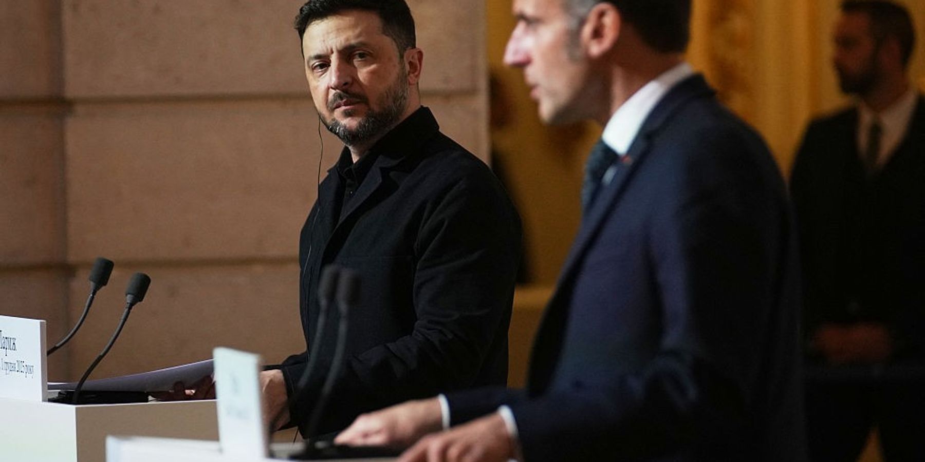 France's President Emmanuel Macron (R) and Ukrainian President Volodymyr Zelensky attend a joint press conference at the Elysee Presidential Palace in Paris on December 1, 2025.