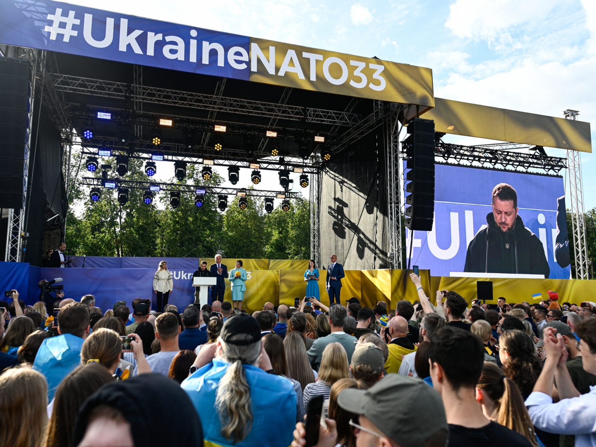 NATO Intel Chief Warns Russia: Ukraine 'belongs in the NATO family'