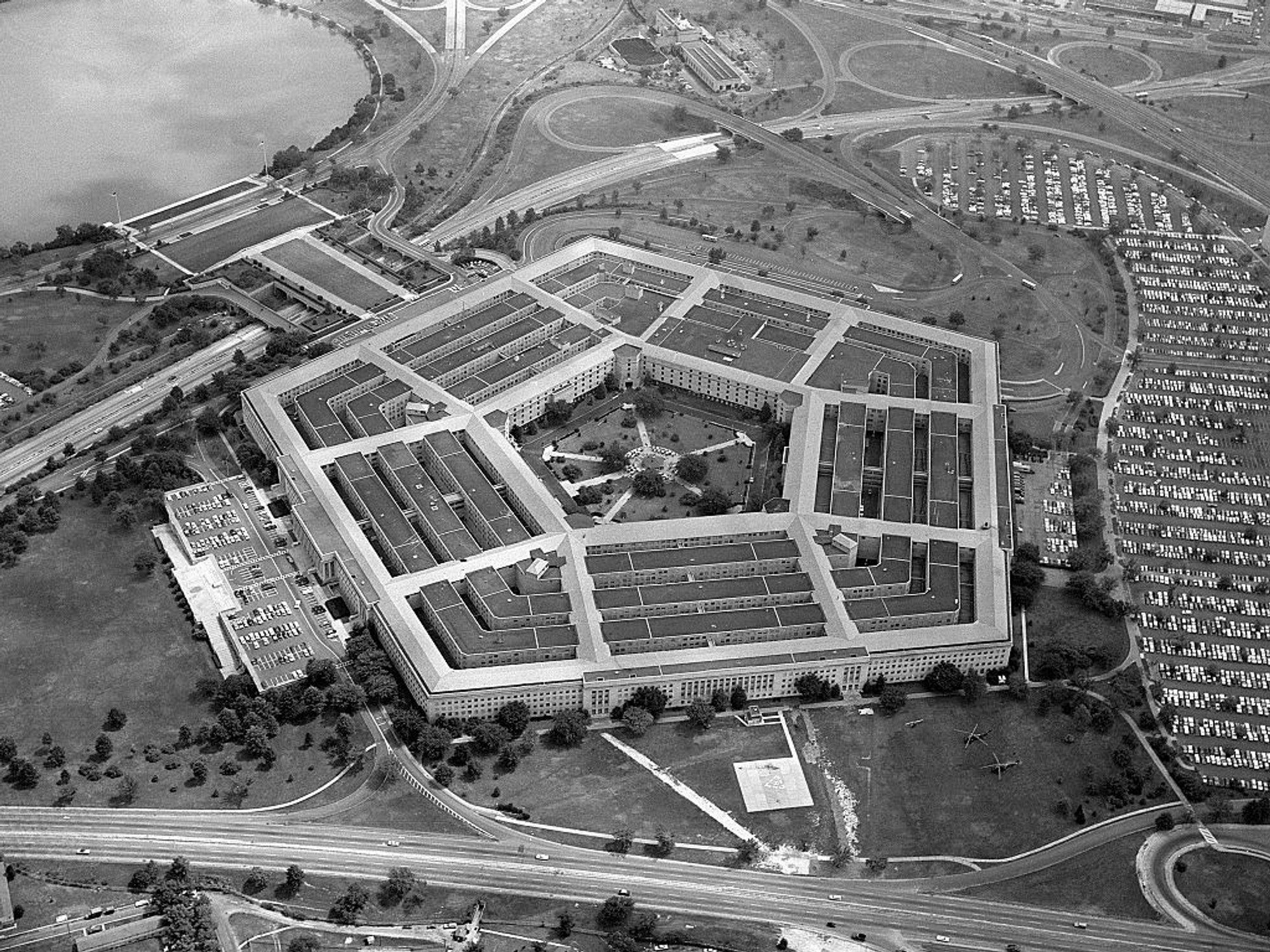 (Original Caption) 9/5/1963-Washington, DC- Flying over the Virginia side of the Potomac River, the impressive site of the world's largest office building crops into view. The Pentagon, which covers 34 acres of land including a 5-acre pentagonal center court, houses personnel of the U.S. Department of Defense, which includes the Departments of Army, Navy and Air Force. This bird's eye view also shows part of the 67-acre parking space area.