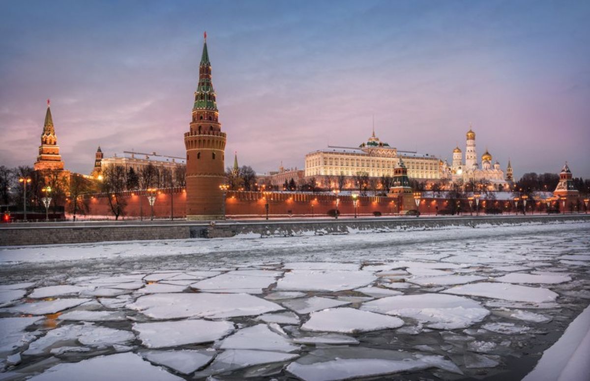 Russia Expert Suggests “Nutrition Labels for Information”