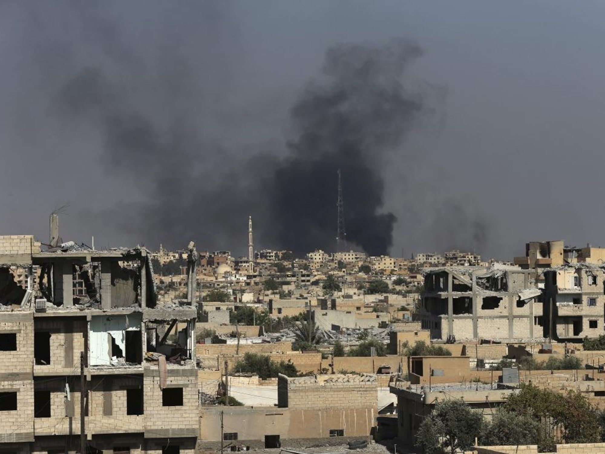 <p>Smoke rises in Raqqa, Syria.</p>