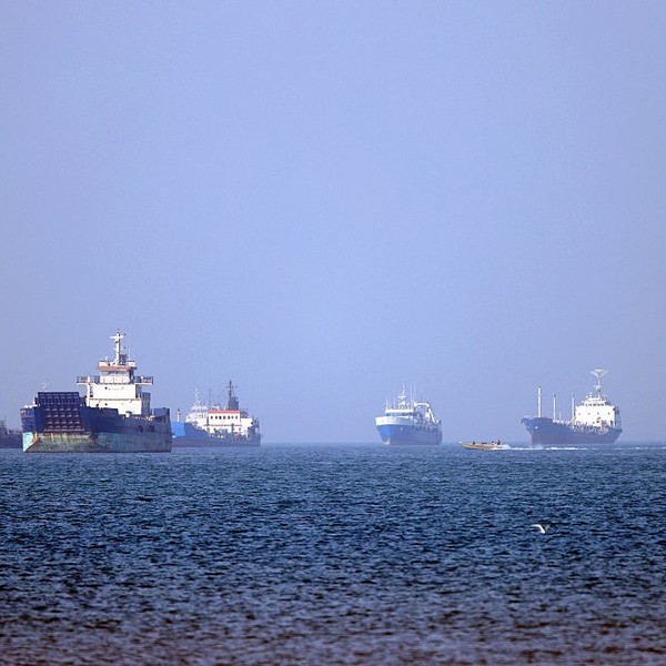 TOPSHOT-IRAN-US-ISRAEL-WAR-TRANSPORT-HORMUZ