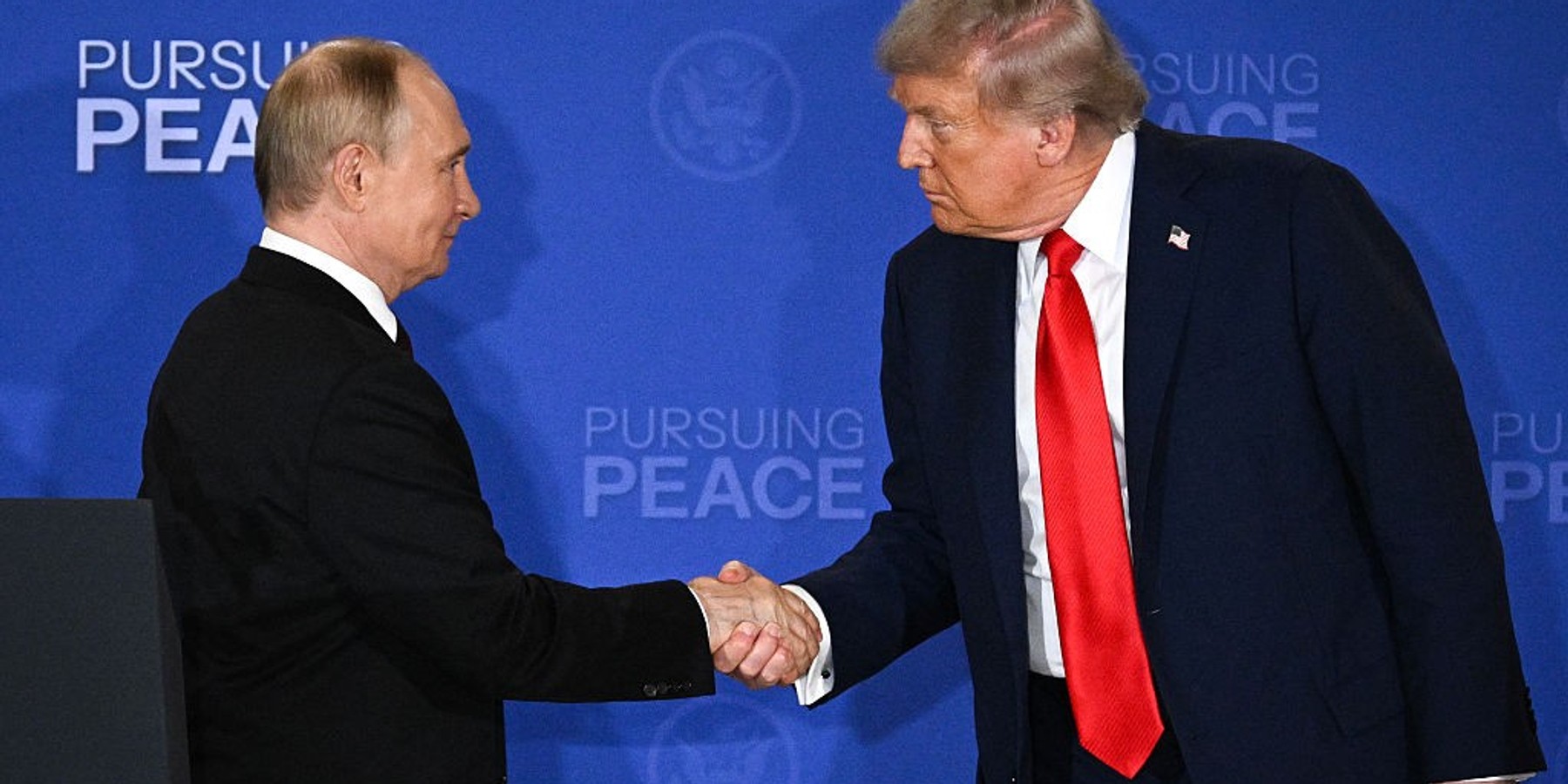 TOPSHOT - US President Donald Trump (R) and Russian President Vladimir Putin shake hands at the end of a joint press conference after participating in a US-Russia summit on Ukraine at Joint Base Elmendorf-Richardson in Anchorage, Alaska, on August 15, 2025. (Photo by Drew ANGERER / AFP via Getty Images)