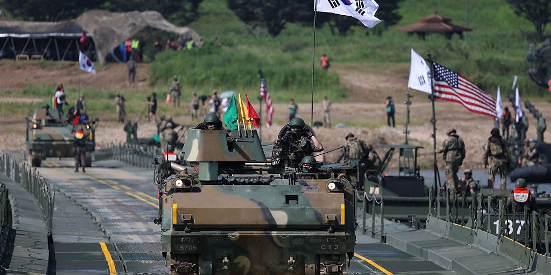 U.S and South Korea Forces Take Part In Ulchi Freedom Shield 2025 YEOJU-GUN, SOUTH KOREA - AUGUST 27: U.S. soldiers from the 2nd Infantry Division and South Korean soldiers participate in a river crossing exercise as part of the Ulchi Freedom Shield exercise on August 27, 2025 in Yeoju-gun, South Korea. The 11-day Ulchi Freedom Shield exercise is a regular joint military exercise between U.S. and South Korean troops to prepare for potential emergencies on the Korean Peninsula. (Photo by Chung Sung-Jun/Getty Images)
