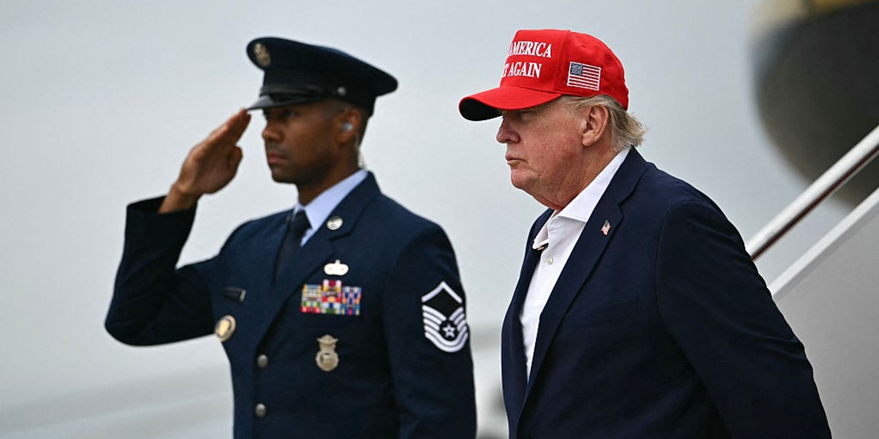 US-POLITICS-TRUMP US President Donald Trump steps off Air Force One upon arrival at Joint Base Andrews in Maryland on August 16, 2026. President Trump is returning to Washington, DC, after spending the weekend at his golf club in New Jersey. (Photo by Kent NISHIMURA / AFP via Getty Images)